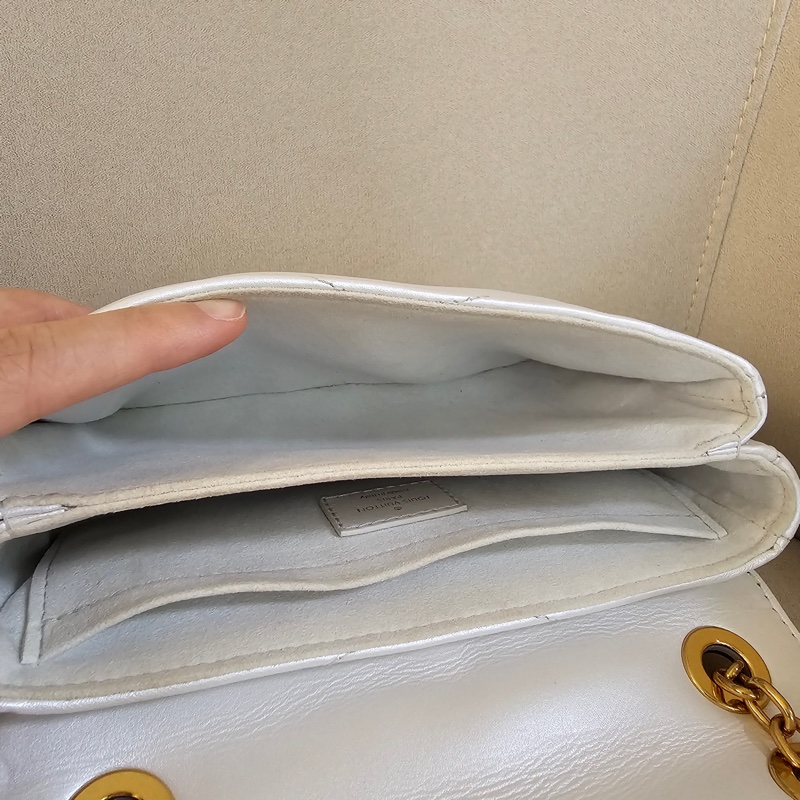 LV白色金鏈wave 鏈包-14