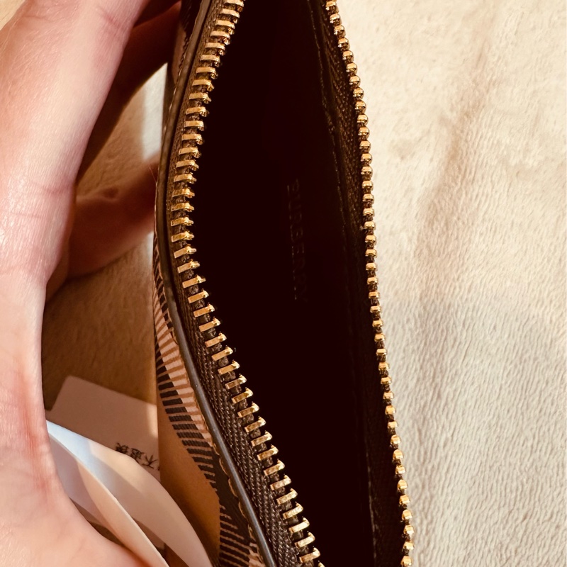 Burberry米色經典格紋撞色卡片零錢夾-11
