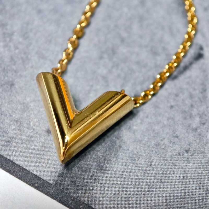 Lv 經典v字項鏈-14