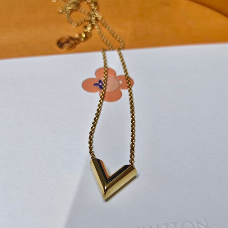 Lv 經典v字項鏈-23