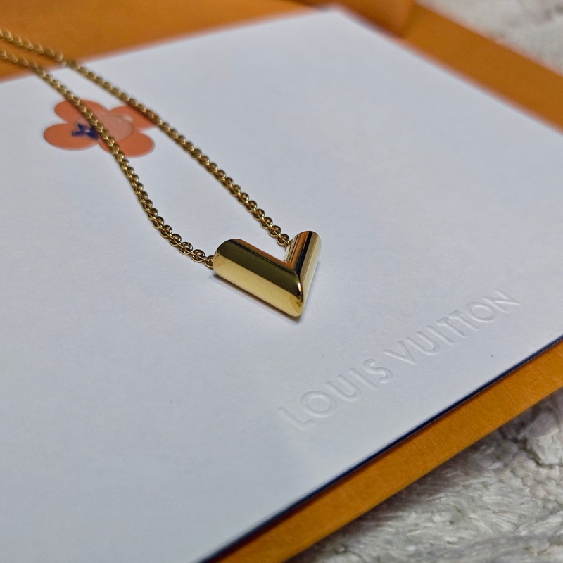 Lv 經典v字項鏈-25