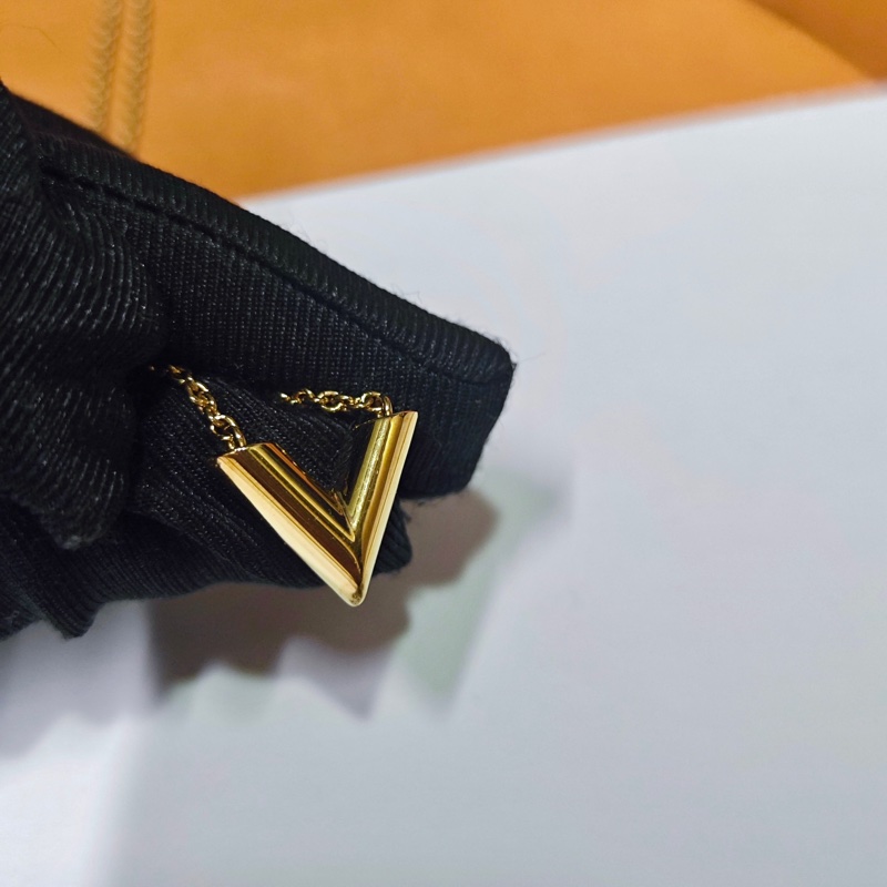 Lv 經典v字項鏈-27