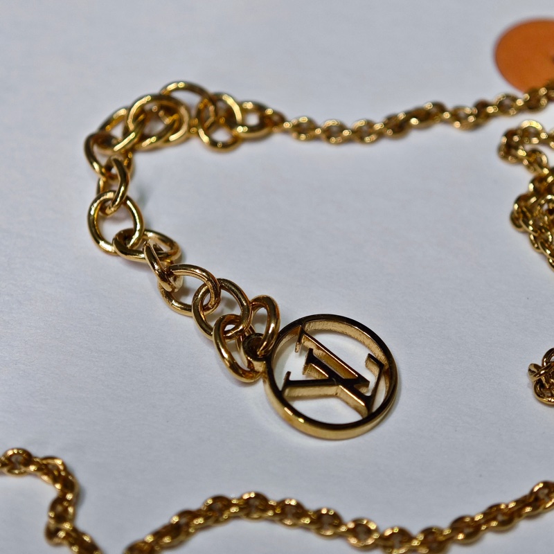 Lv 經典v字項鏈-31