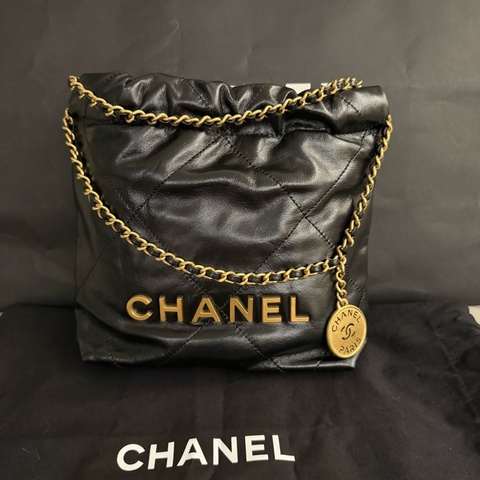 CHANEL 22 Mini 黑金斜背包|經典垃圾袋包