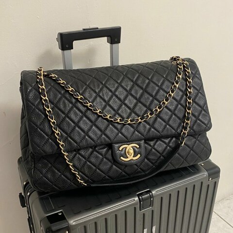 Chanel 超大型 黑金牛XXL機場包 MAXI機場包