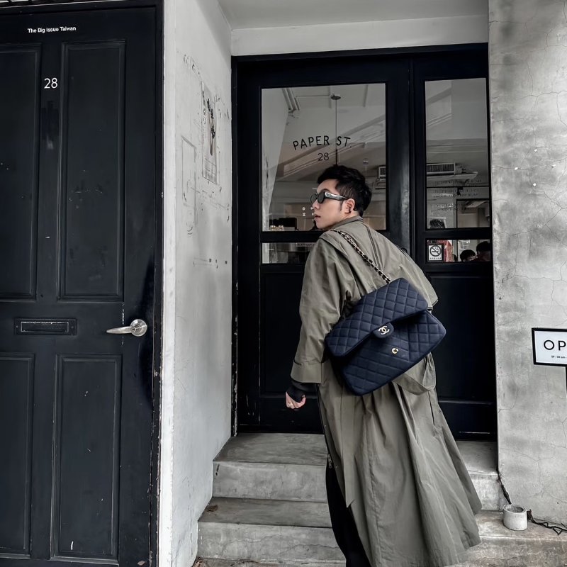 Chanel 超大型 黑金牛XXL機場包 MAXI機場包-2