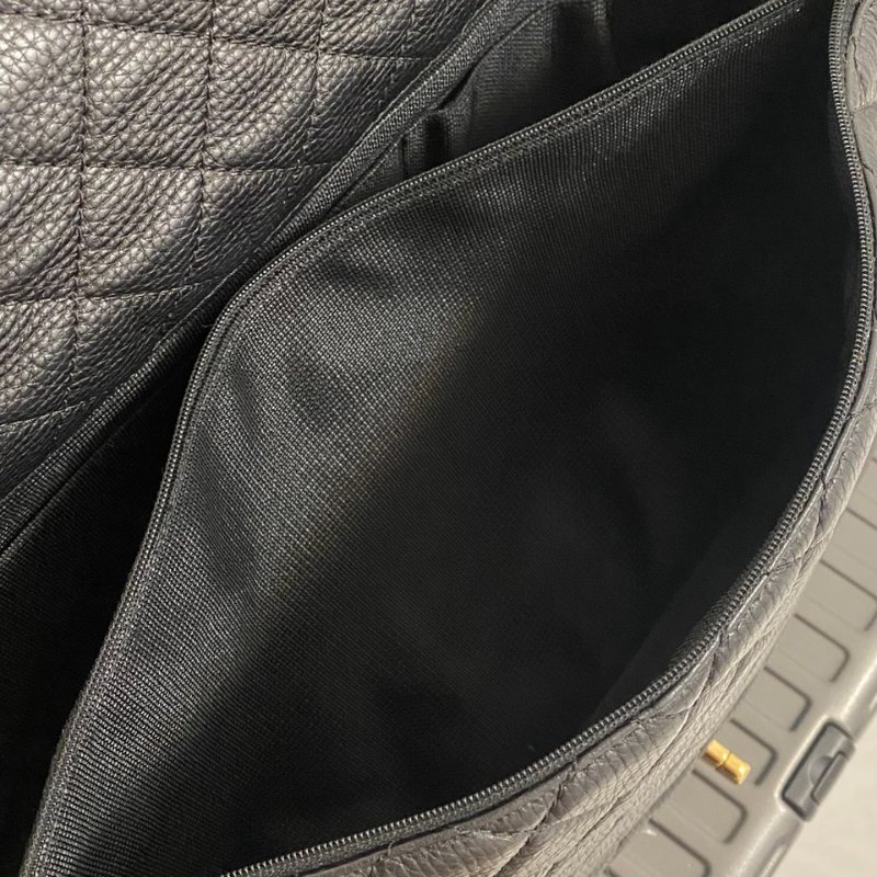 Chanel 超大型 黑金牛XXL機場包 MAXI機場包-18
