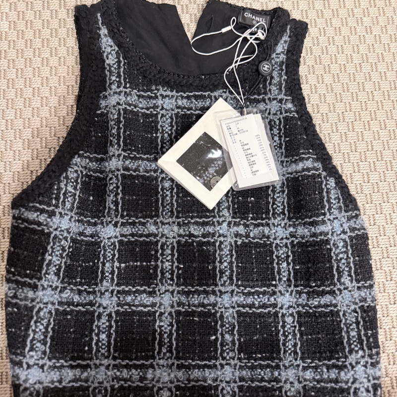 全新/ Chanel✨黑藍格亮片花呢百搭背心 #38-3