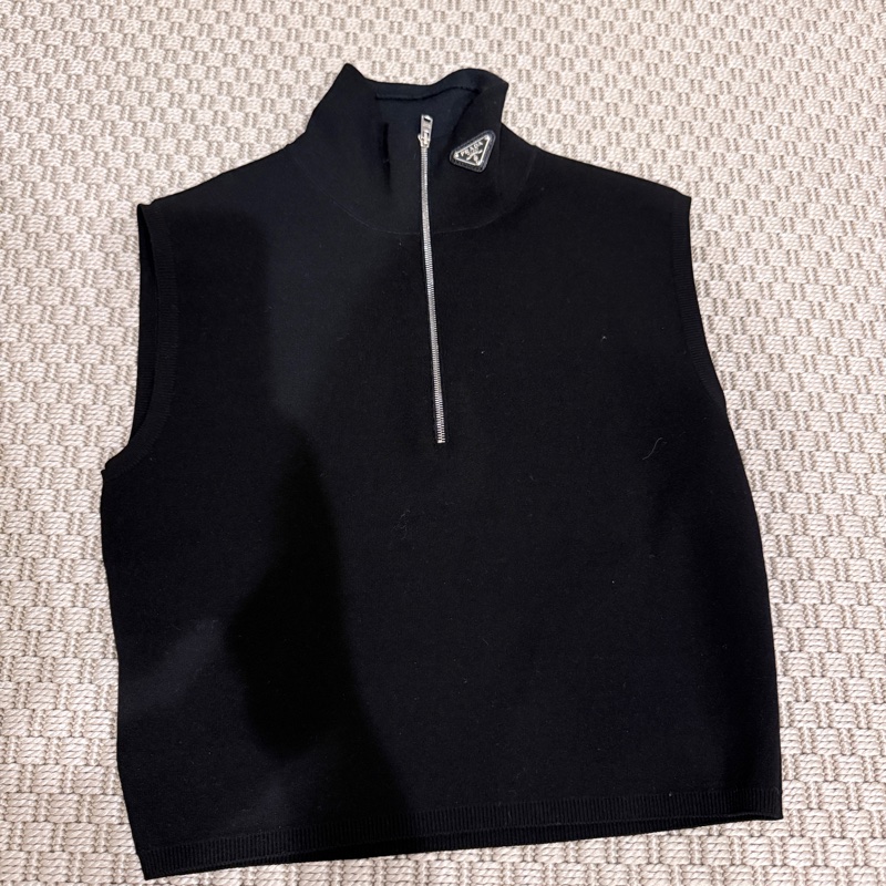 PRADA✨酷颯高領拉鍊三角標無袖上衣背心 #38-1