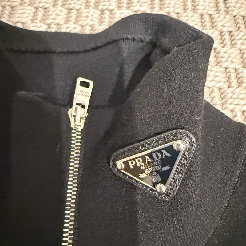 PRADA✨酷颯高領拉鍊三角標無袖上衣背心 #38-2