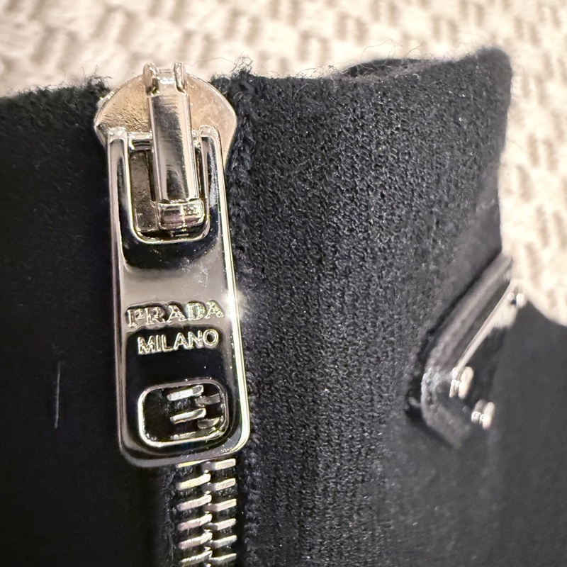 PRADA✨酷颯高領拉鍊三角標無袖上衣背心 #38-3