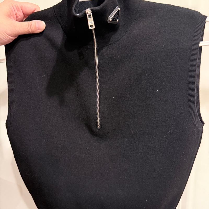 PRADA✨酷颯高領拉鍊三角標無袖上衣背心 #38-9