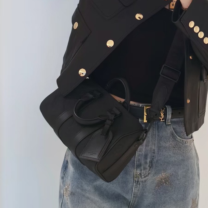 低調俐落款😎lv路易威登全皮黑色老花壓紋黑武士keepall25手提單肩斜挎包-4