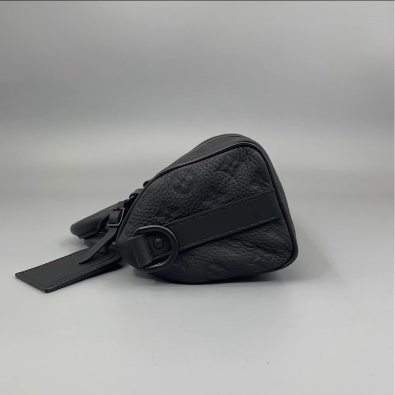 低調俐落款😎lv路易威登全皮黑色老花壓紋黑武士keepall25手提單肩斜挎包-12