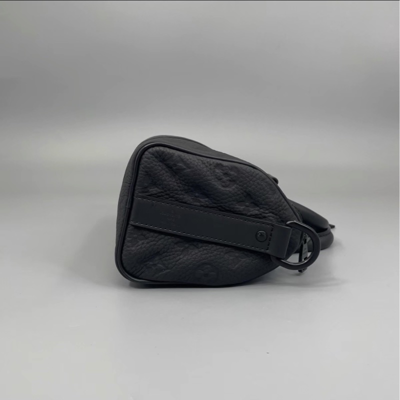 低調俐落款😎lv路易威登全皮黑色老花壓紋黑武士keepall25手提單肩斜挎包-13