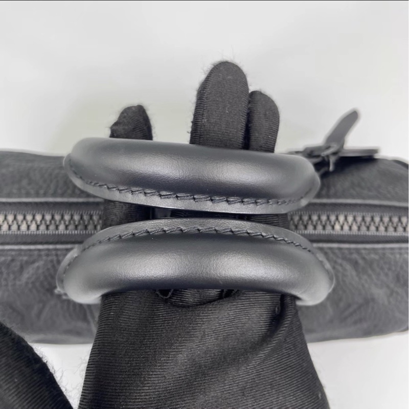 低調俐落款😎lv路易威登全皮黑色老花壓紋黑武士keepall25手提單肩斜挎包-15