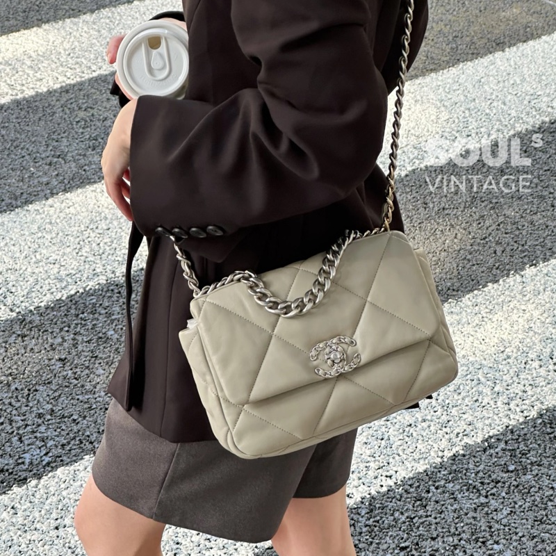 🕊️絕美氣質色Chanel 19 Bag 30cm 鼠尾草灰 🤍 香奈兒21K 季節限量山羊皮銀釦 AS1161-2