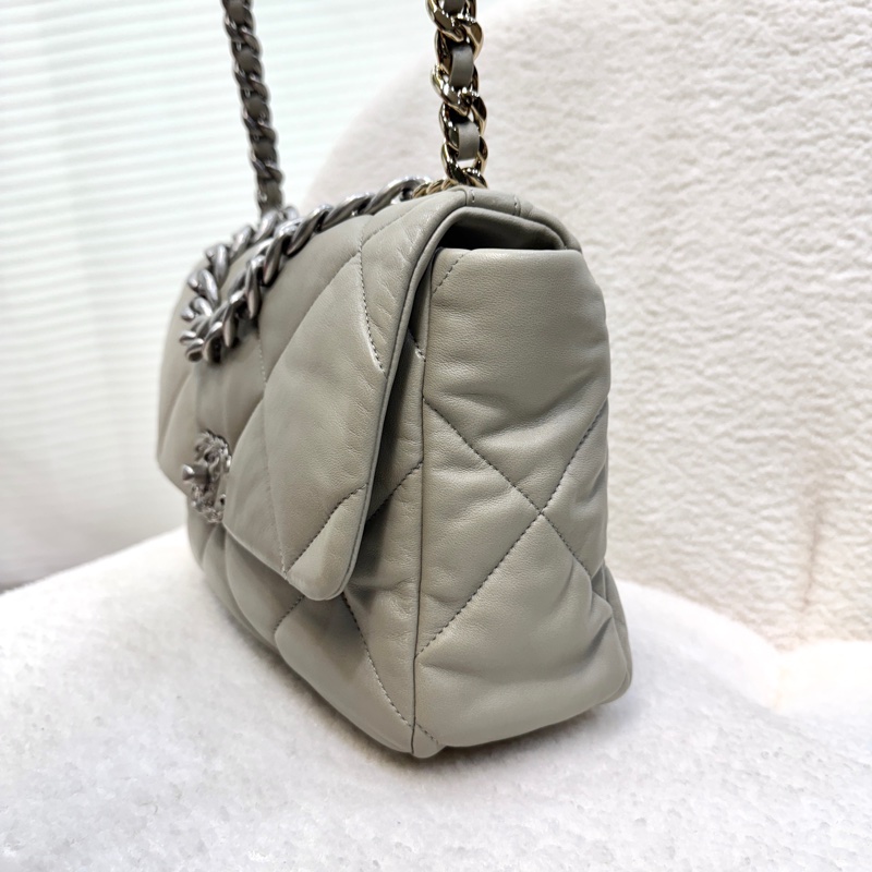 🕊️絕美氣質色Chanel 19 Bag 30cm 鼠尾草灰 🤍 香奈兒21K 季節限量山羊皮銀釦 AS1161-6