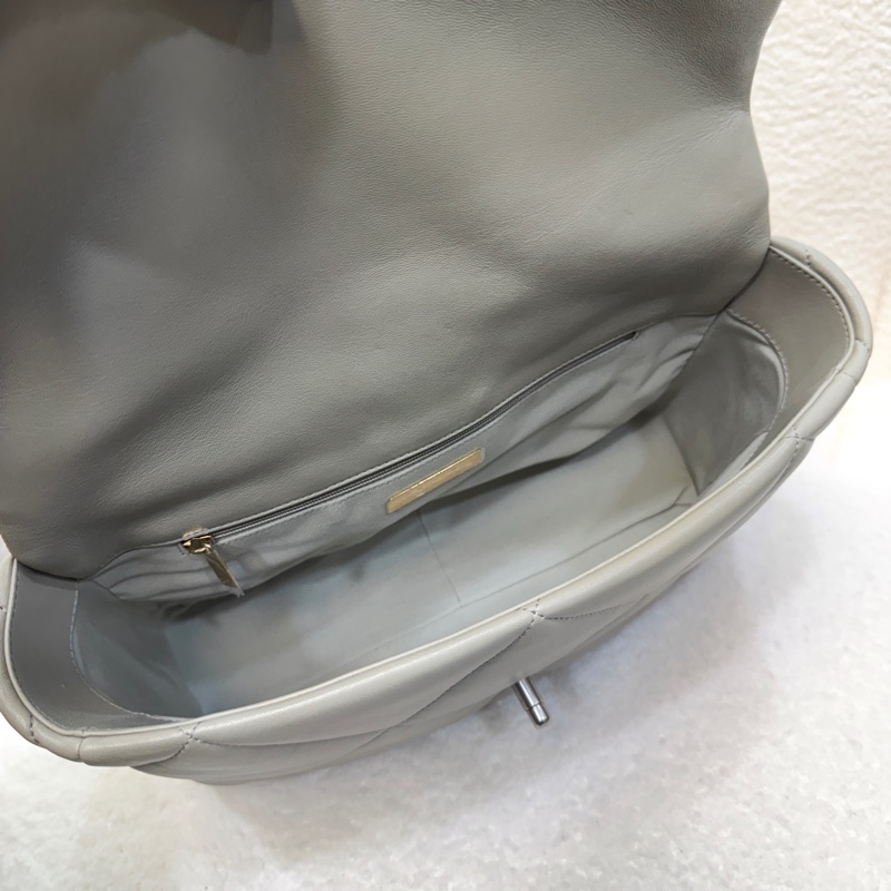 🕊️絕美氣質色Chanel 19 Bag 30cm 鼠尾草灰 🤍 香奈兒21K 季節限量山羊皮銀釦 AS1161-9