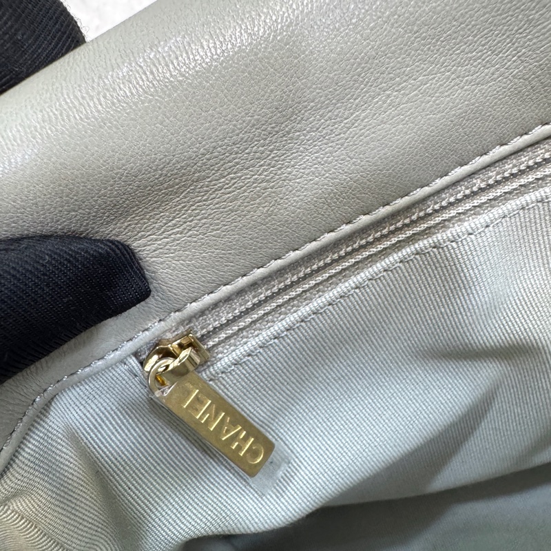 🕊️絕美氣質色Chanel 19 Bag 30cm 鼠尾草灰 🤍 香奈兒21K 季節限量山羊皮銀釦 AS1161-21