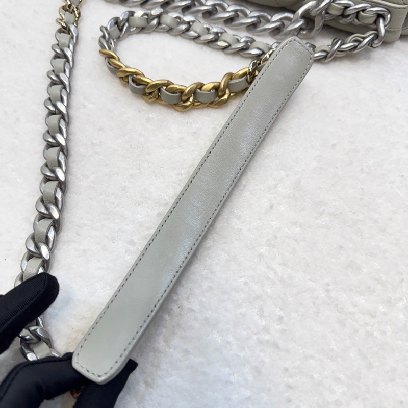 🕊️絕美氣質色Chanel 19 Bag 30cm 鼠尾草灰 🤍 香奈兒21K 季節限量山羊皮銀釦 AS1161-26