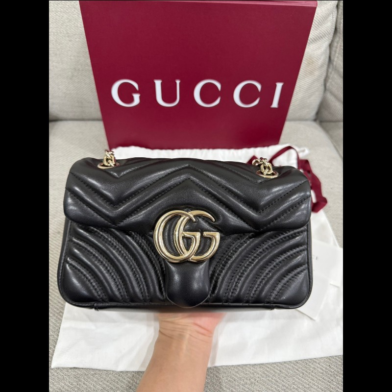 Gucci marmont 小號新款黑色羊皮淡金鏈斜背肩背包-5