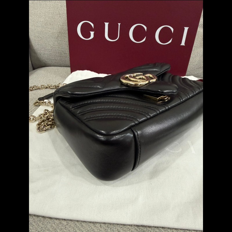 Gucci marmont 小號新款黑色羊皮淡金鏈斜背肩背包-11