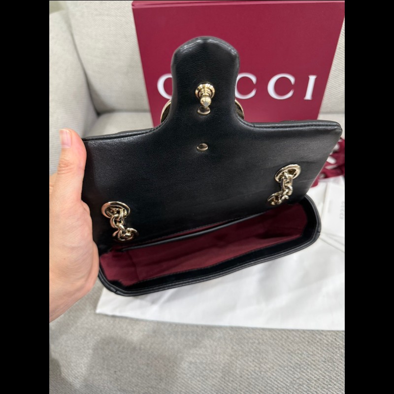 Gucci marmont 小號新款黑色羊皮淡金鏈斜背肩背包-17