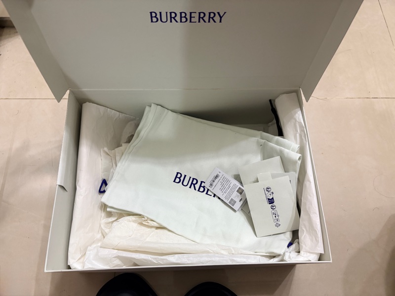 Burberry 男士黑色小牛皮休閒/運動鞋39-1