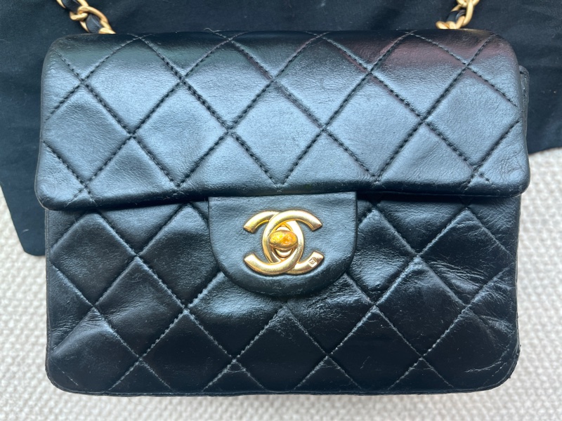 Chanel 香奈兒黑金羊小方胖-1