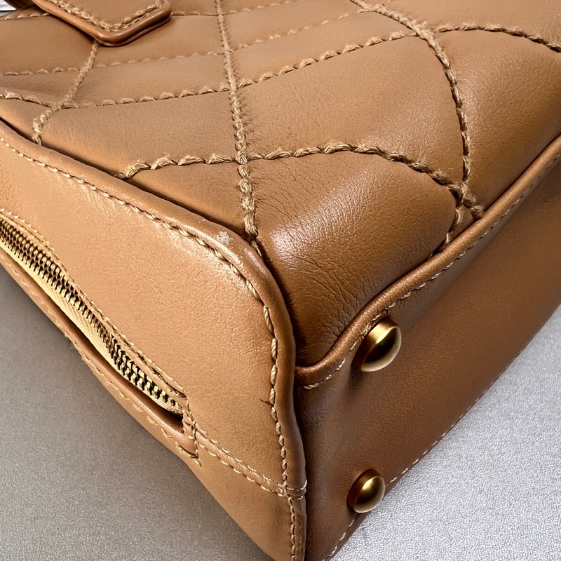 Chanel 奶茶色手提包-10