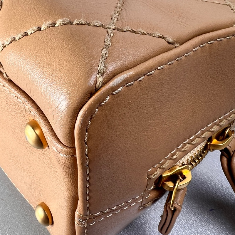 Chanel 奶茶色手提包-11