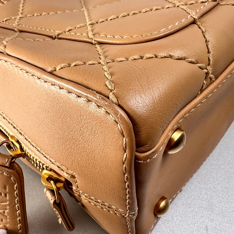 Chanel 奶茶色手提包-12