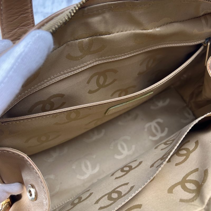 Chanel 奶茶色手提包-16