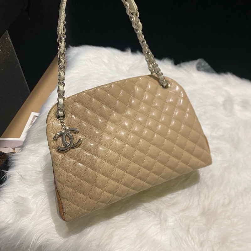 幾乎全新 chanel 荔枝牛皮奶茶色保齡球包/17開帶卡-1