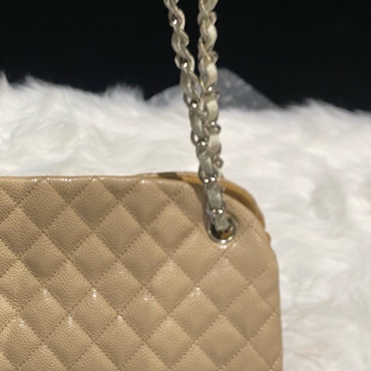 幾乎全新 chanel 荔枝牛皮奶茶色保齡球包/17開帶卡-4