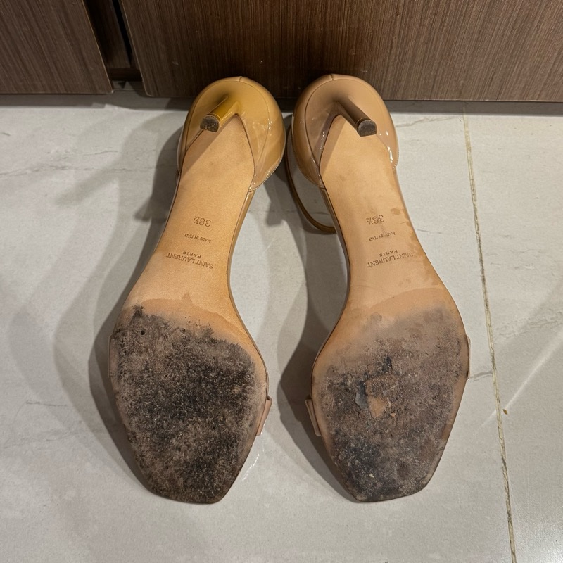 Saint Laurent 膚色漆皮高跟涼鞋-9