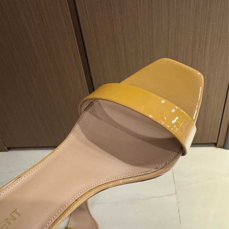 Saint Laurent 膚色漆皮高跟涼鞋-11