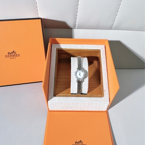 Hermes 愛馬仕福寶 18K金原鑲鑽石英腕表