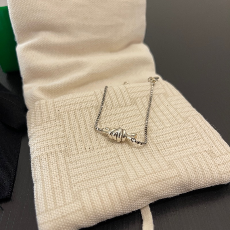 BOTTEGA VENETA BV 銀飾結繩手鍊 Knot Bracelet 全新-1