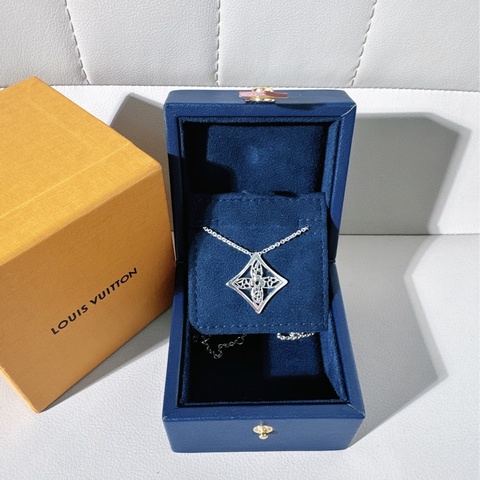 Lv 路易威登 ldylle Blossom 18K 白金項鍊，2010 年典藏中古款