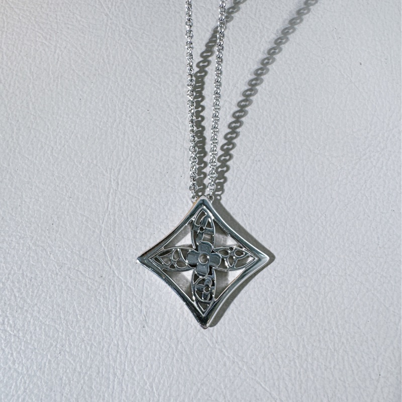 Lv 路易威登 ldylle Blossom 18K 白金項鍊，2010 年典藏中古款-4