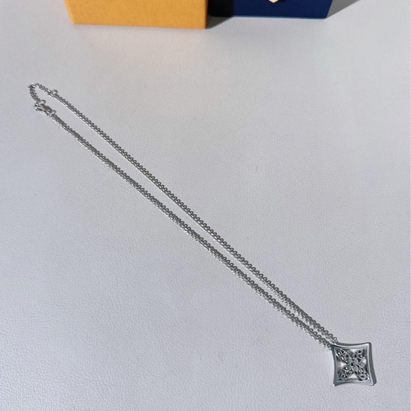 Lv 路易威登 ldylle Blossom 18K 白金項鍊，2010 年典藏中古款-5