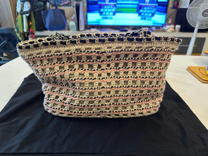 Chanel 度假系列 皮穿鍊編織肩背包-1