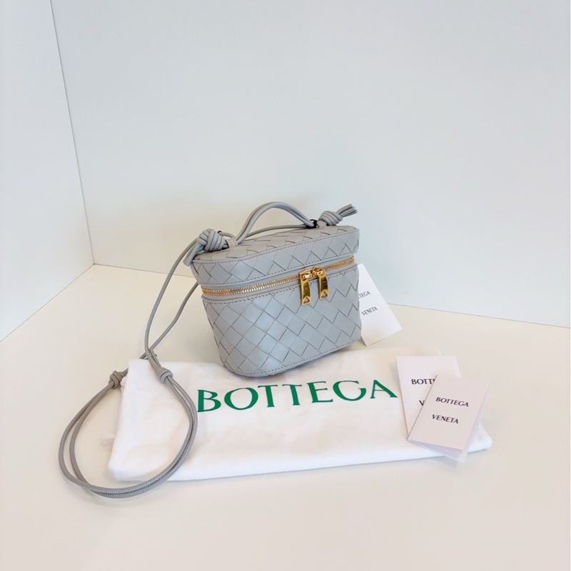 BV 葆蝶家 bangbang vanity case 浅灰色金扣-1