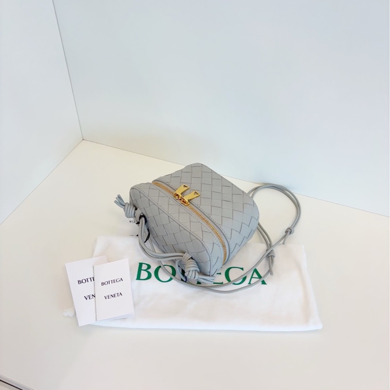 BV 葆蝶家 bangbang vanity case 浅灰色金扣-6