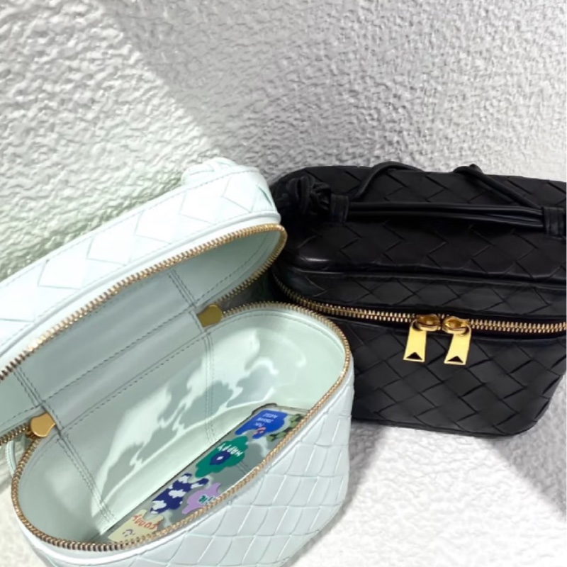 BV 葆蝶家 bangbang vanity case 浅灰色金扣-9