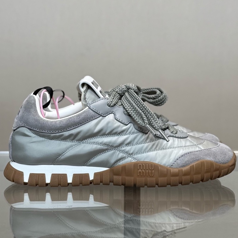 99新 繆繆/Miu Miu 26SS Tyre 雲朵灰餅乾德訓鞋 尺碼/36 碼-1