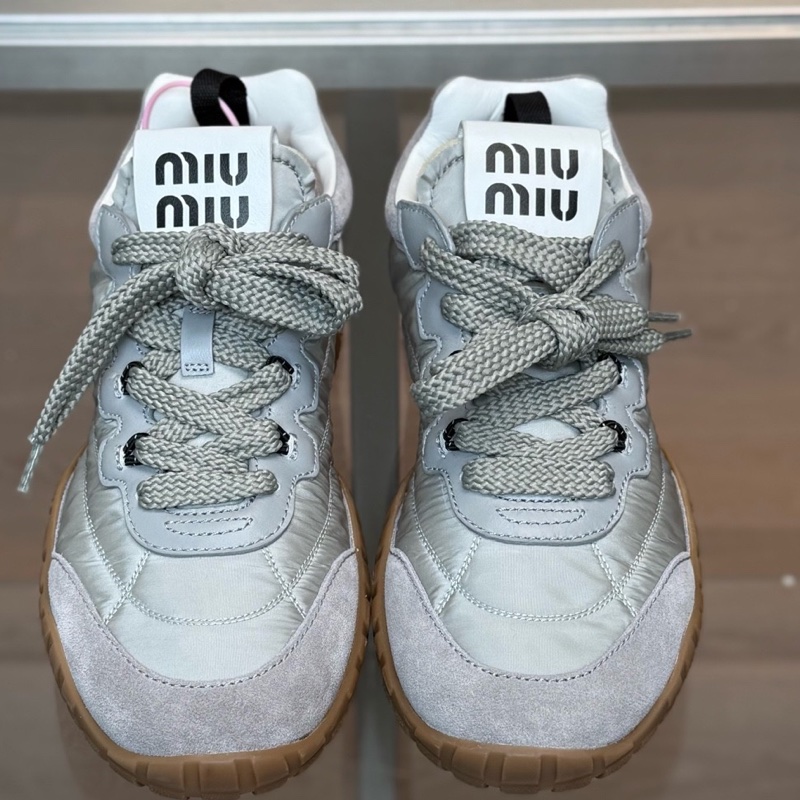 99新 繆繆/Miu Miu 26SS Tyre 雲朵灰餅乾德訓鞋 尺碼/36 碼-2