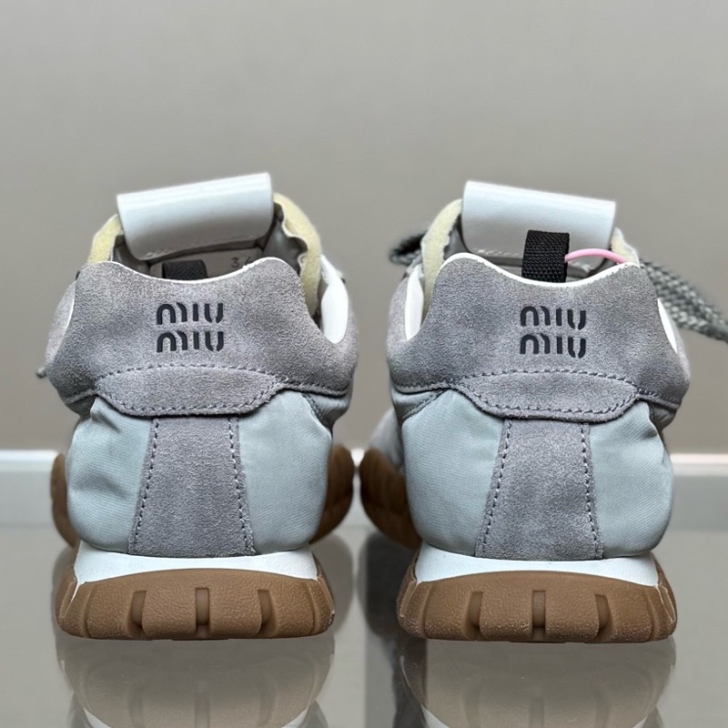 99新 繆繆/Miu Miu 26SS Tyre 雲朵灰餅乾德訓鞋 尺碼/36 碼-3